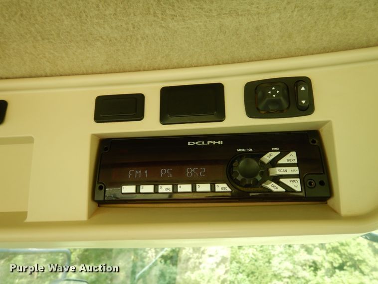 image for item KI9663 2013 John Deere 9460R Scraper Special  4WD tractor