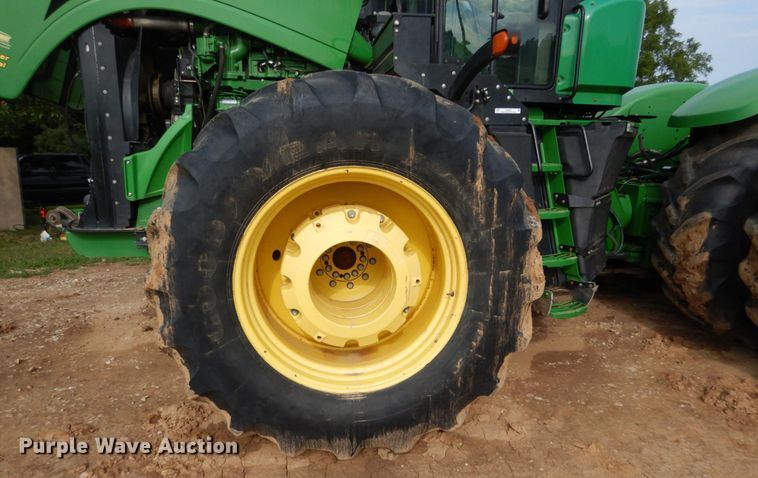 image for item KI9663 2013 John Deere 9460R Scraper Special  4WD tractor
