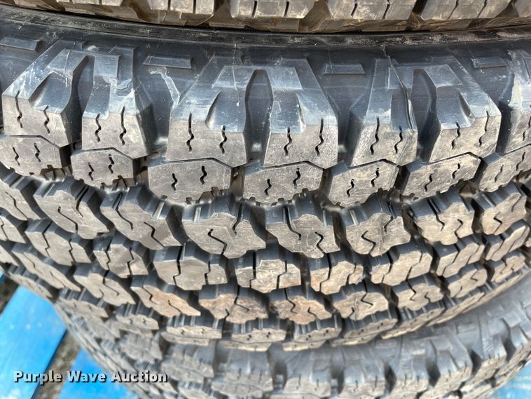 image for item KU9237 (5) tires