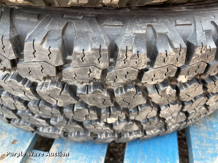 image for item KU9237 (5) tires