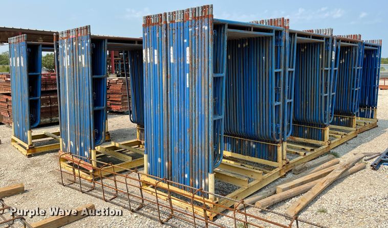 image for item KU9242 Approximately 250 pieces of scaffolding