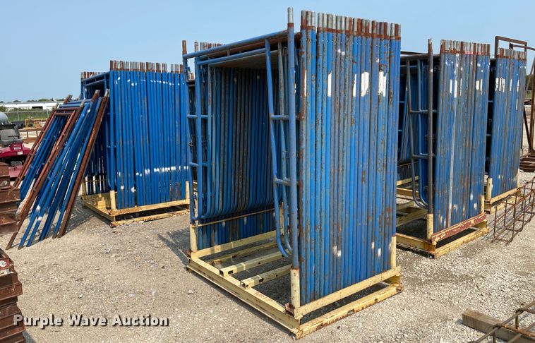 image for item KU9242 Approximately 250 pieces of scaffolding