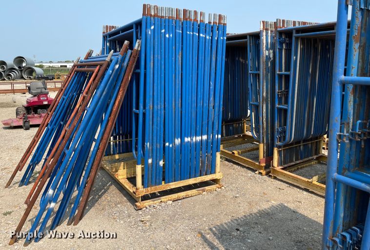 image for item KU9242 Approximately 250 pieces of scaffolding