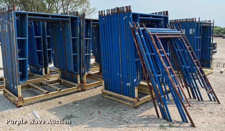 image for item KU9242 Approximately 250 pieces of scaffolding