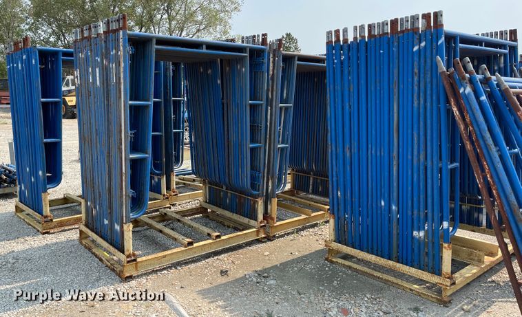 image for item KU9242 Approximately 250 pieces of scaffolding