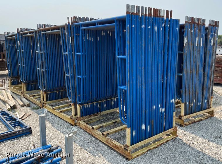 image for item KU9242 Approximately 250 pieces of scaffolding