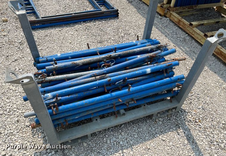 image for item KU9242 Approximately 250 pieces of scaffolding