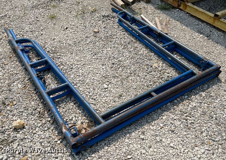 image for item KU9242 Approximately 250 pieces of scaffolding