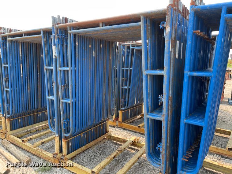 image for item KU9242 Approximately 250 pieces of scaffolding