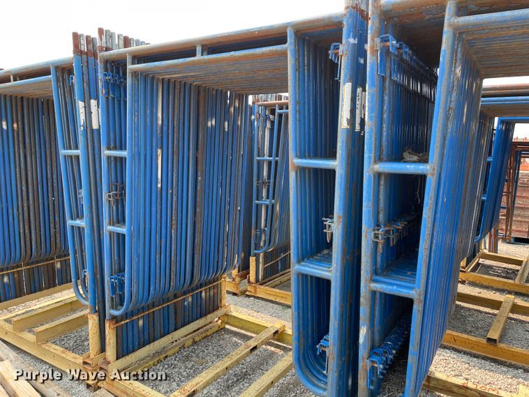 image for item KU9242 Approximately 250 pieces of scaffolding