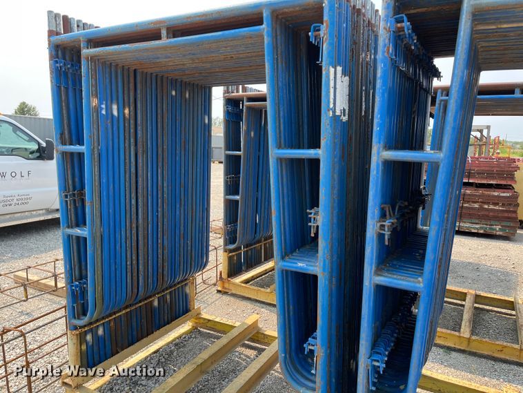 image for item KU9242 Approximately 250 pieces of scaffolding