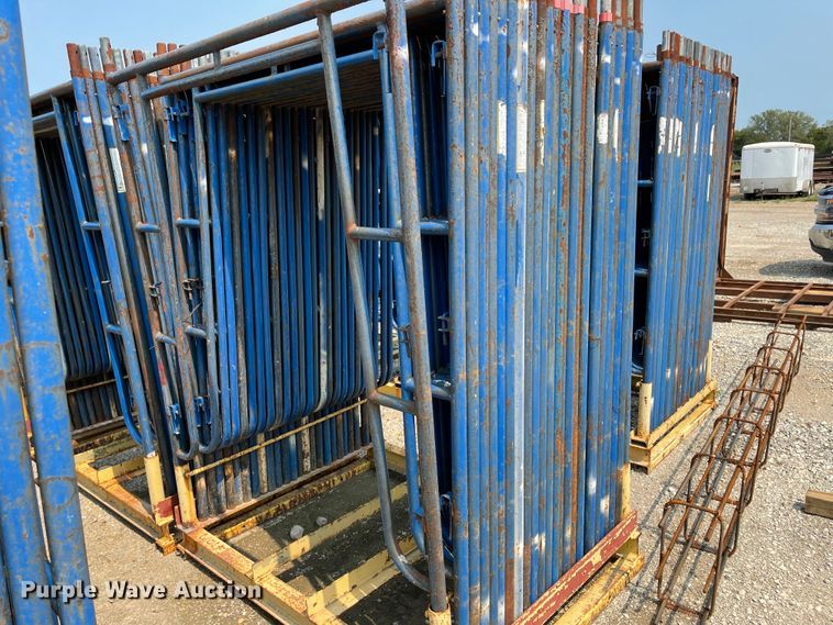 image for item KU9242 Approximately 250 pieces of scaffolding