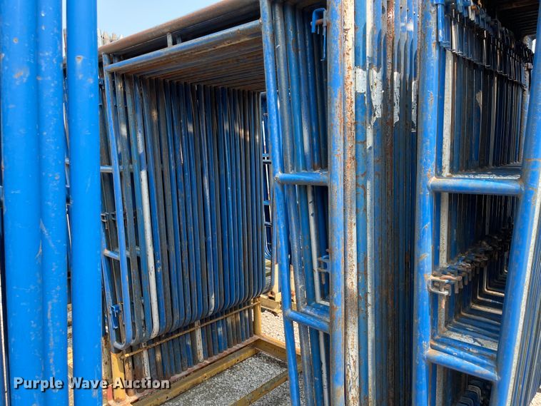 image for item KU9242 Approximately 250 pieces of scaffolding