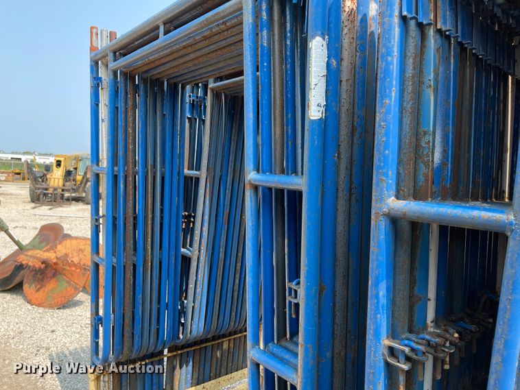 image for item KU9242 Approximately 250 pieces of scaffolding