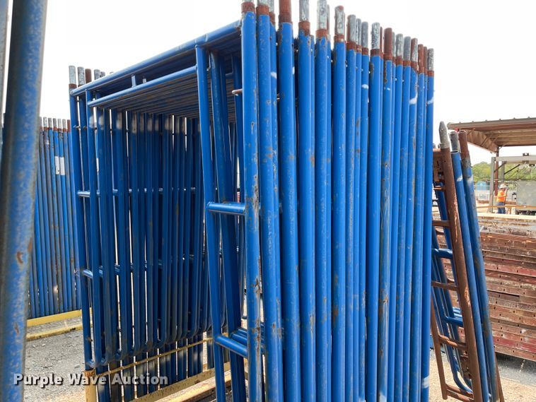 image for item KU9242 Approximately 250 pieces of scaffolding