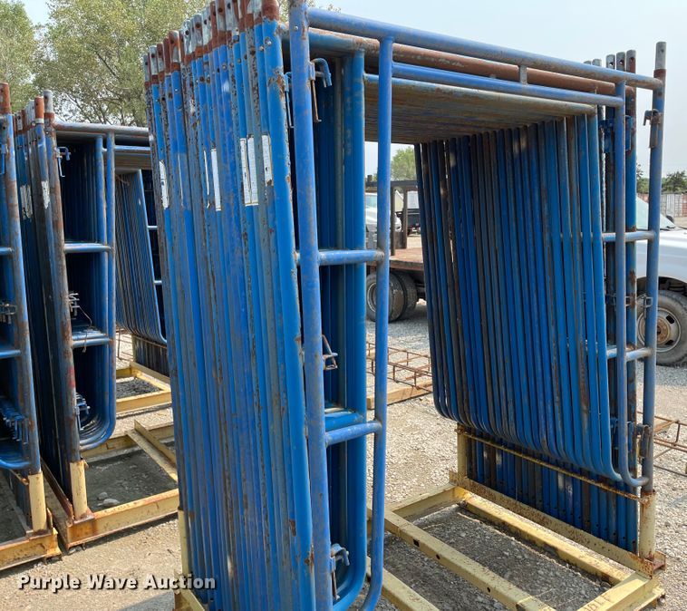 image for item KU9242 Approximately 250 pieces of scaffolding