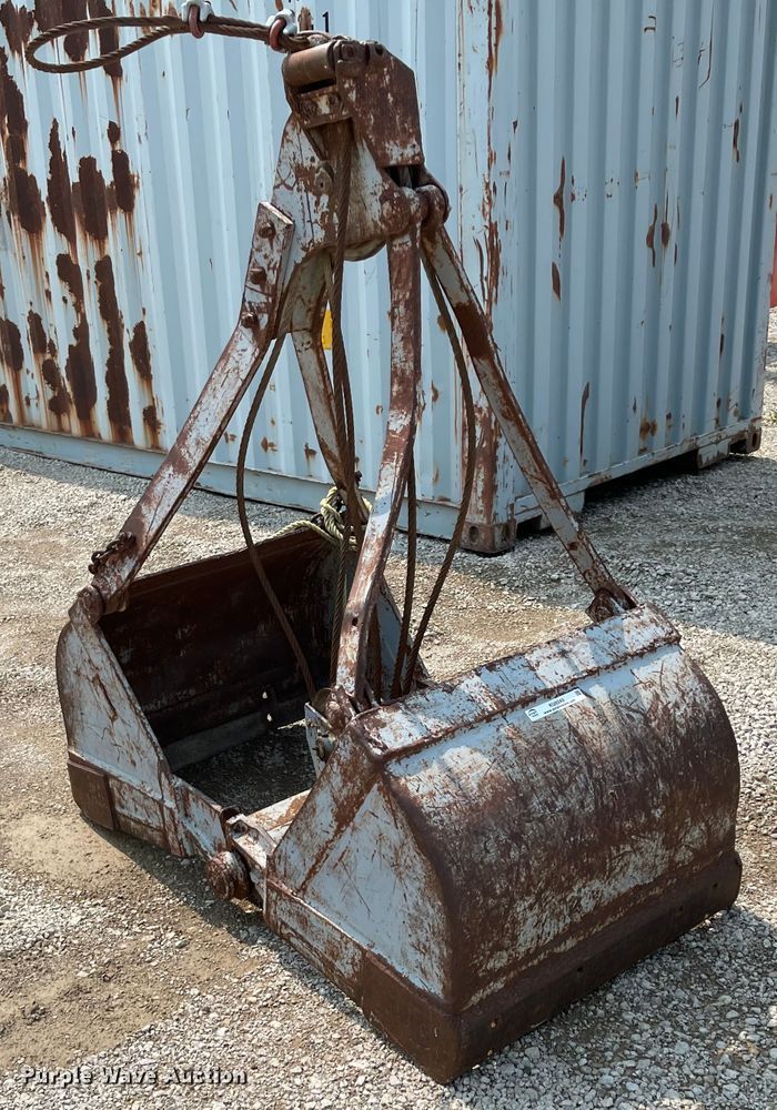 image for item KU9243 33"W clamshell bucket