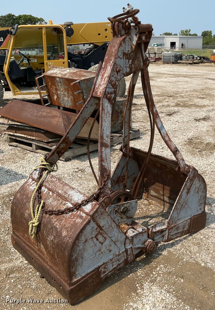 image for item KU9243 33"W clamshell bucket