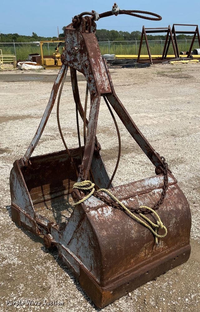 image for item KU9243 33"W clamshell bucket