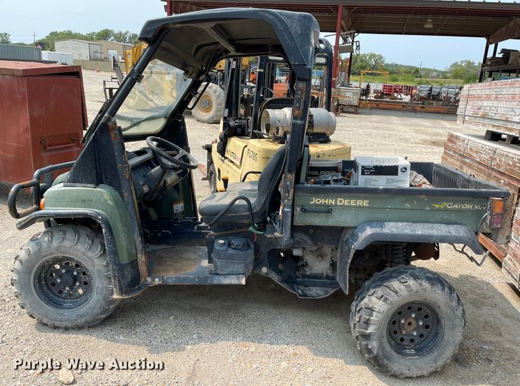 image for item KU9248 2009 John Deere Gator XUV  utility vehicle
