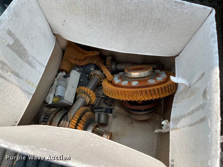 image for item KU9248 2009 John Deere Gator XUV  utility vehicle