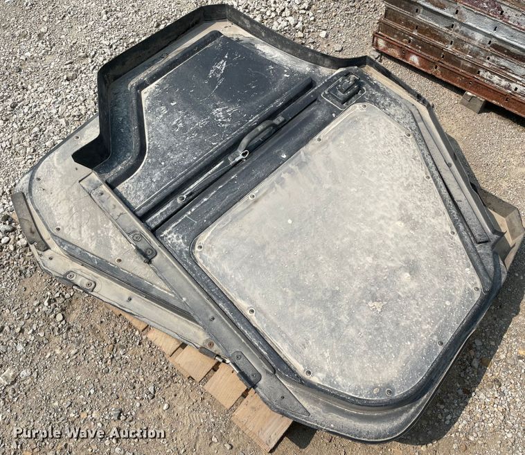 image for item KU9248 2009 John Deere Gator XUV  utility vehicle