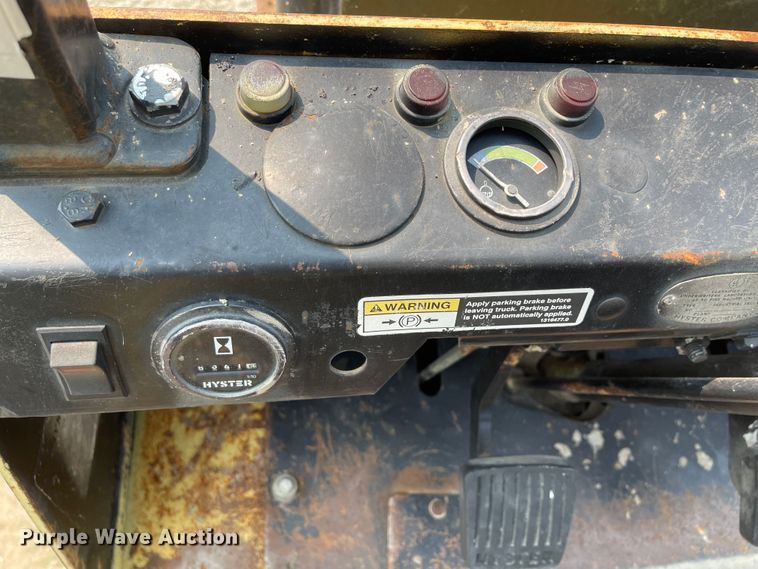 image for item KU9249 1990 Hyster 60  forklift
