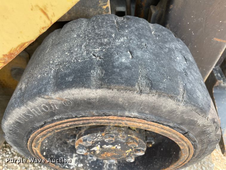 image for item KU9249 1990 Hyster 60  forklift