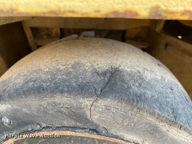 image for item KU9249 1990 Hyster 60  forklift