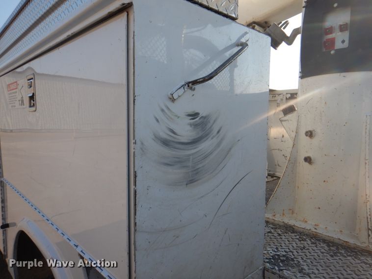 image for item KX9389 2013 RAM 5500HD  bucket truck