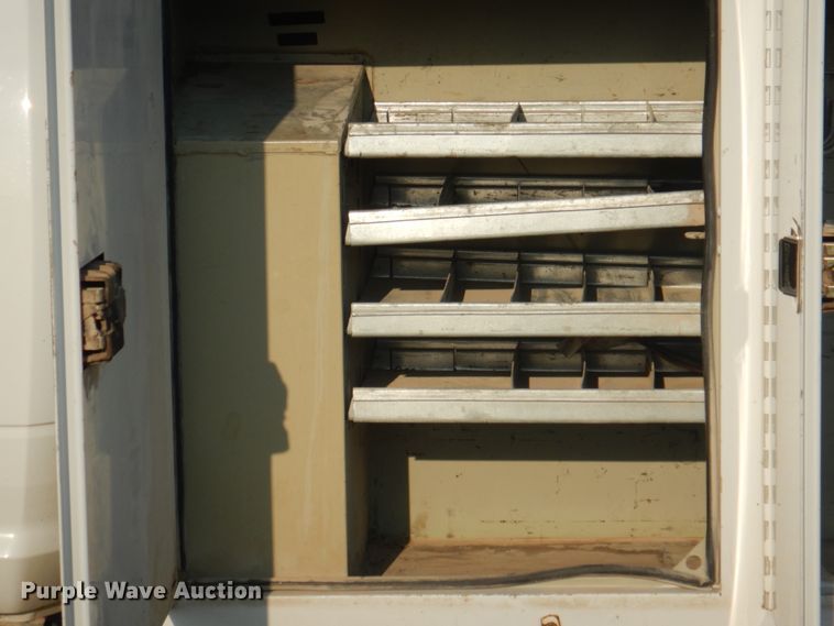 image for item KX9389 2013 RAM 5500HD  bucket truck