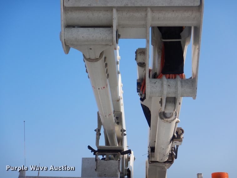 image for item KX9389 2013 RAM 5500HD  bucket truck