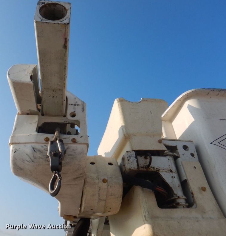 image for item KX9389 2013 RAM 5500HD  bucket truck