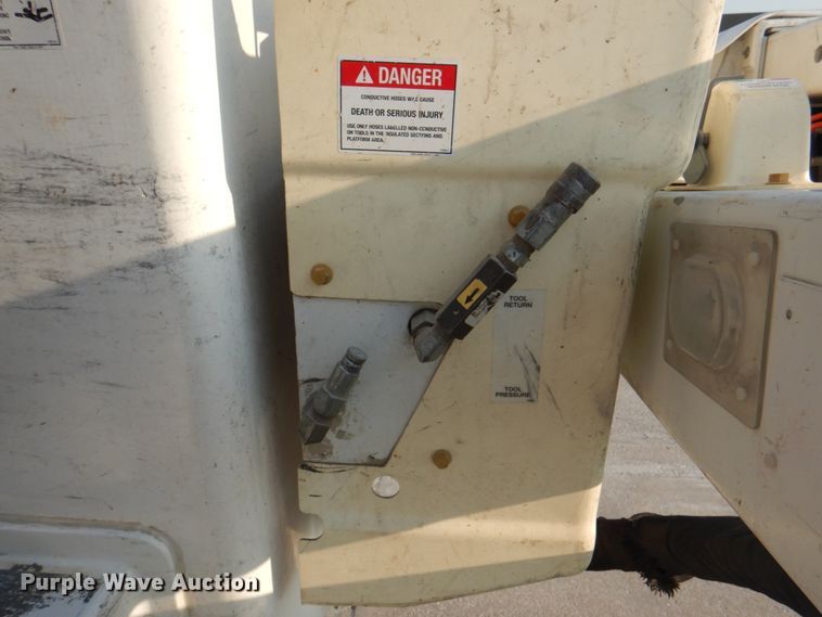 image for item KX9389 2013 RAM 5500HD  bucket truck