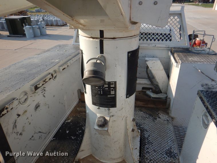 image for item KX9389 2013 RAM 5500HD  bucket truck