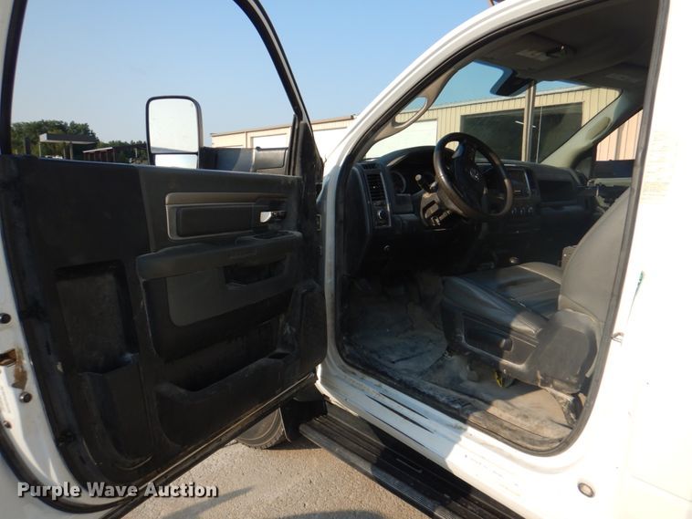 image for item KX9389 2013 RAM 5500HD  bucket truck