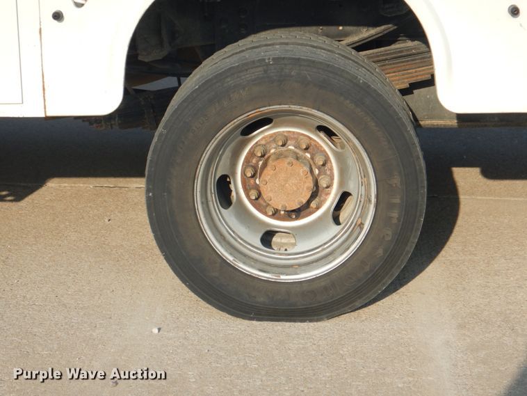 image for item KX9389 2013 RAM 5500HD  bucket truck