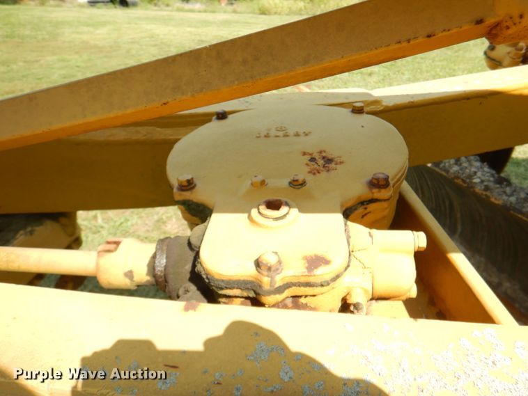 image for item KX9406 1963 Caterpillar 12E  rigid frame motor grader