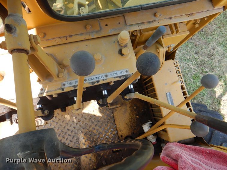 image for item KX9406 1963 Caterpillar 12E  rigid frame motor grader