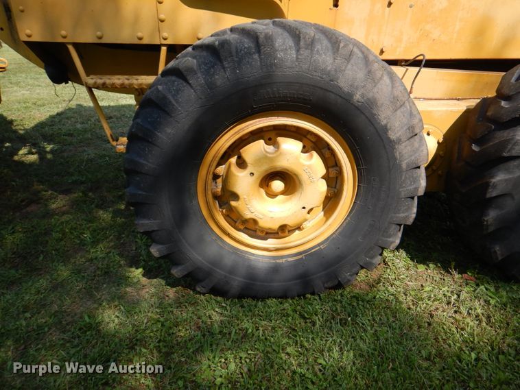 image for item KX9406 1963 Caterpillar 12E  rigid frame motor grader