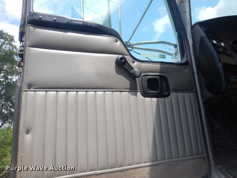 image for item KX9641 2005 Kenworth T800  dump truck