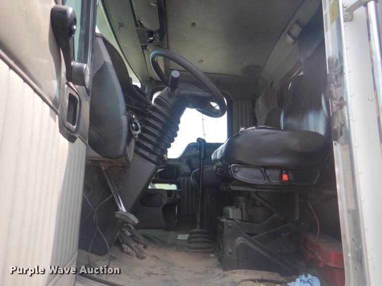 image for item KX9641 2005 Kenworth T800  dump truck