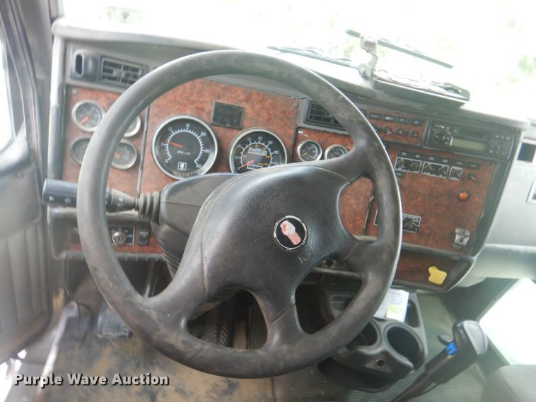 image for item KX9641 2005 Kenworth T800  dump truck