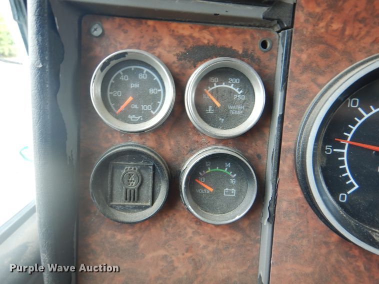 image for item KX9641 2005 Kenworth T800  dump truck