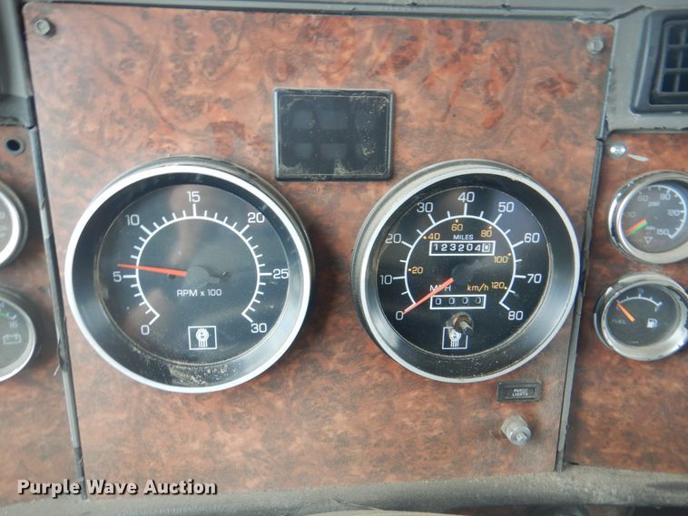 image for item KX9641 2005 Kenworth T800  dump truck