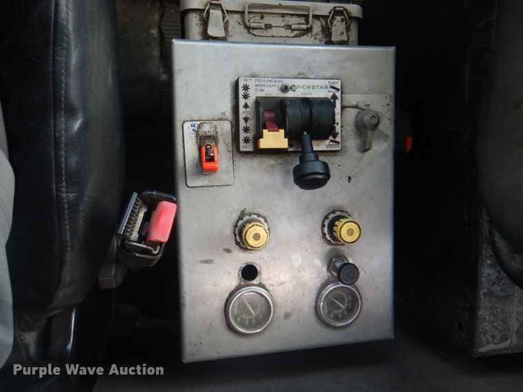 image for item KX9641 2005 Kenworth T800  dump truck