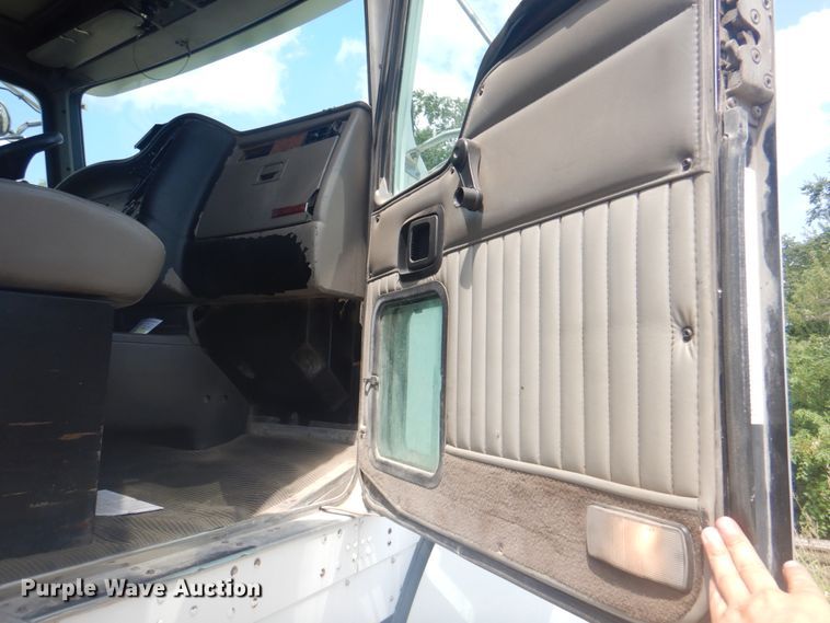 image for item KX9641 2005 Kenworth T800  dump truck