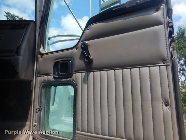 image for item KX9641 2005 Kenworth T800  dump truck