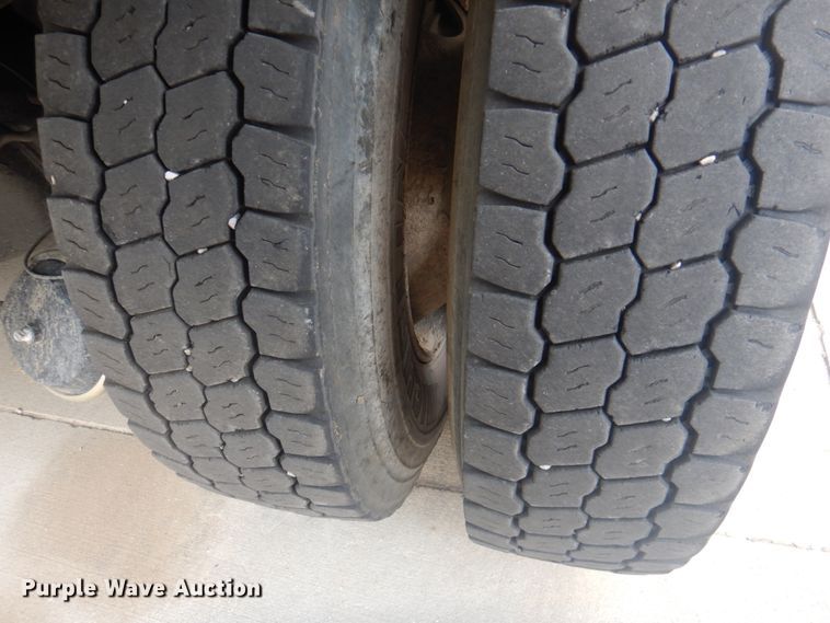 image for item KX9641 2005 Kenworth T800  dump truck