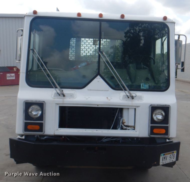 image for item KX9642 1985 Mack MR611S  flatbed truck